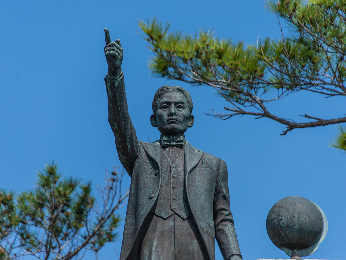 The statue of Kyuzo Toyama